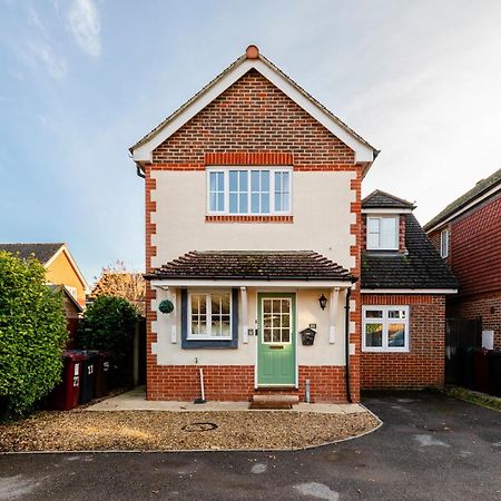 Chichester Retreat House With Free Parking Exteriör bild