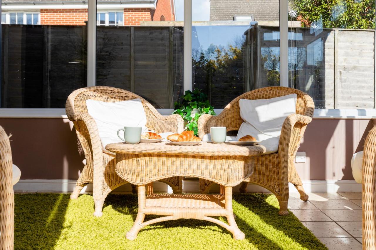 Chichester Retreat House With Free Parking Exteriör bild