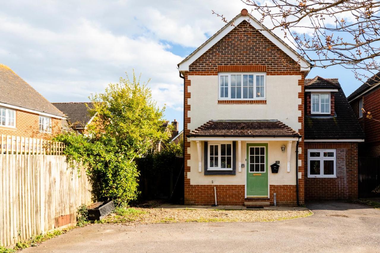 Chichester Retreat House With Free Parking Exteriör bild