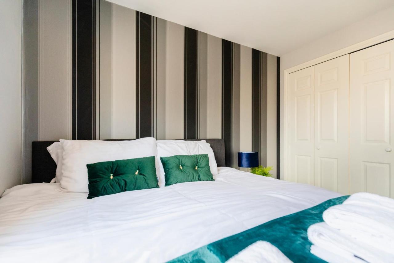 Chichester Retreat House With Free Parking Exteriör bild