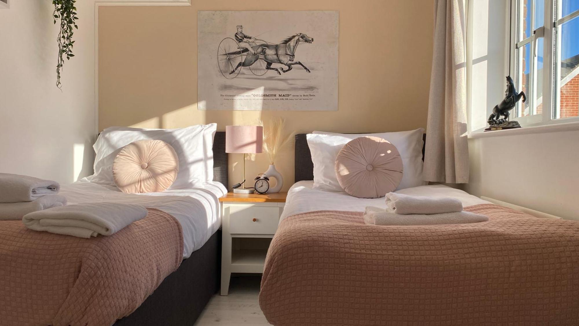 Chichester Retreat House With Free Parking Exteriör bild