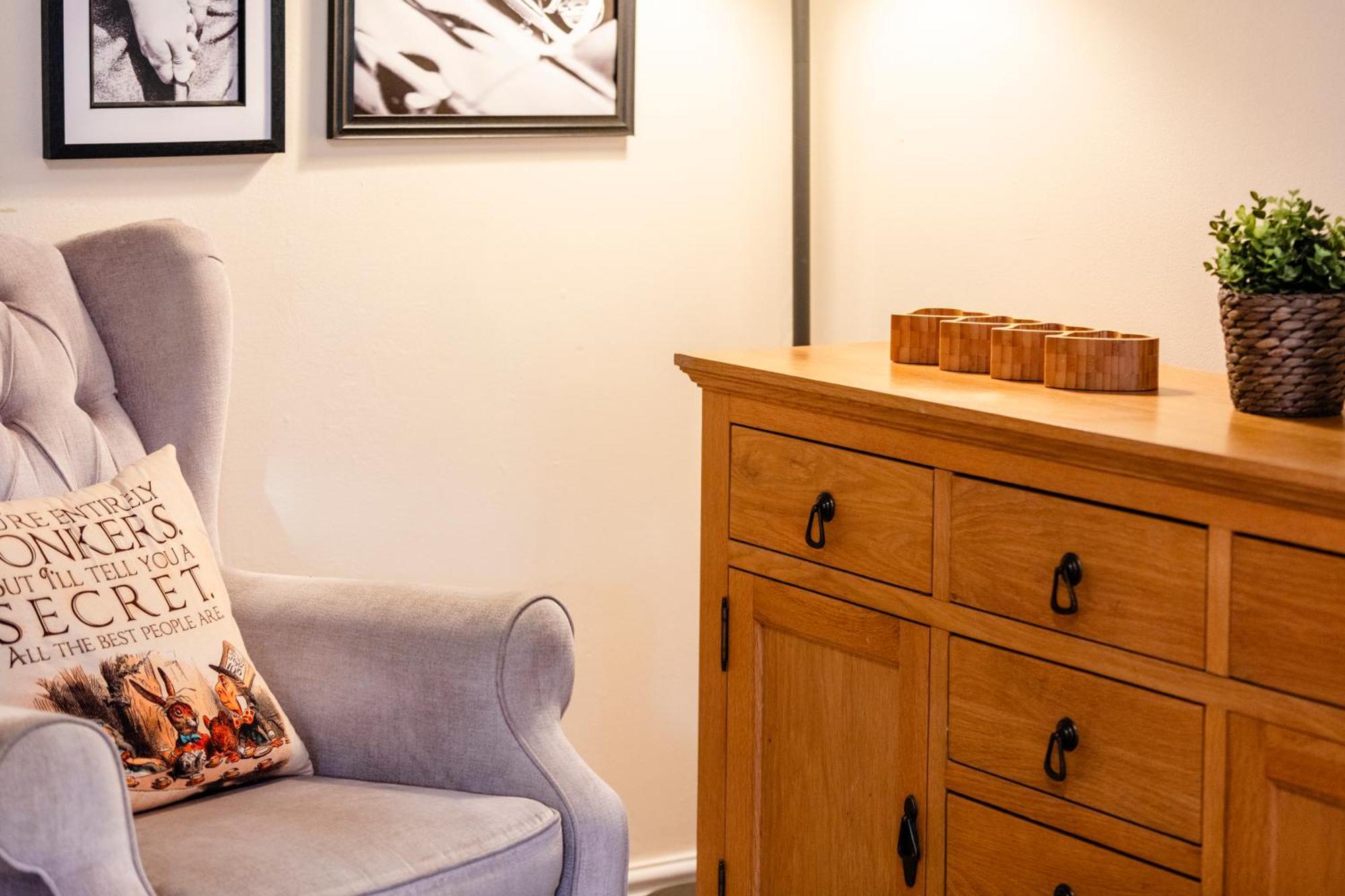 Chichester Retreat House With Free Parking Exteriör bild