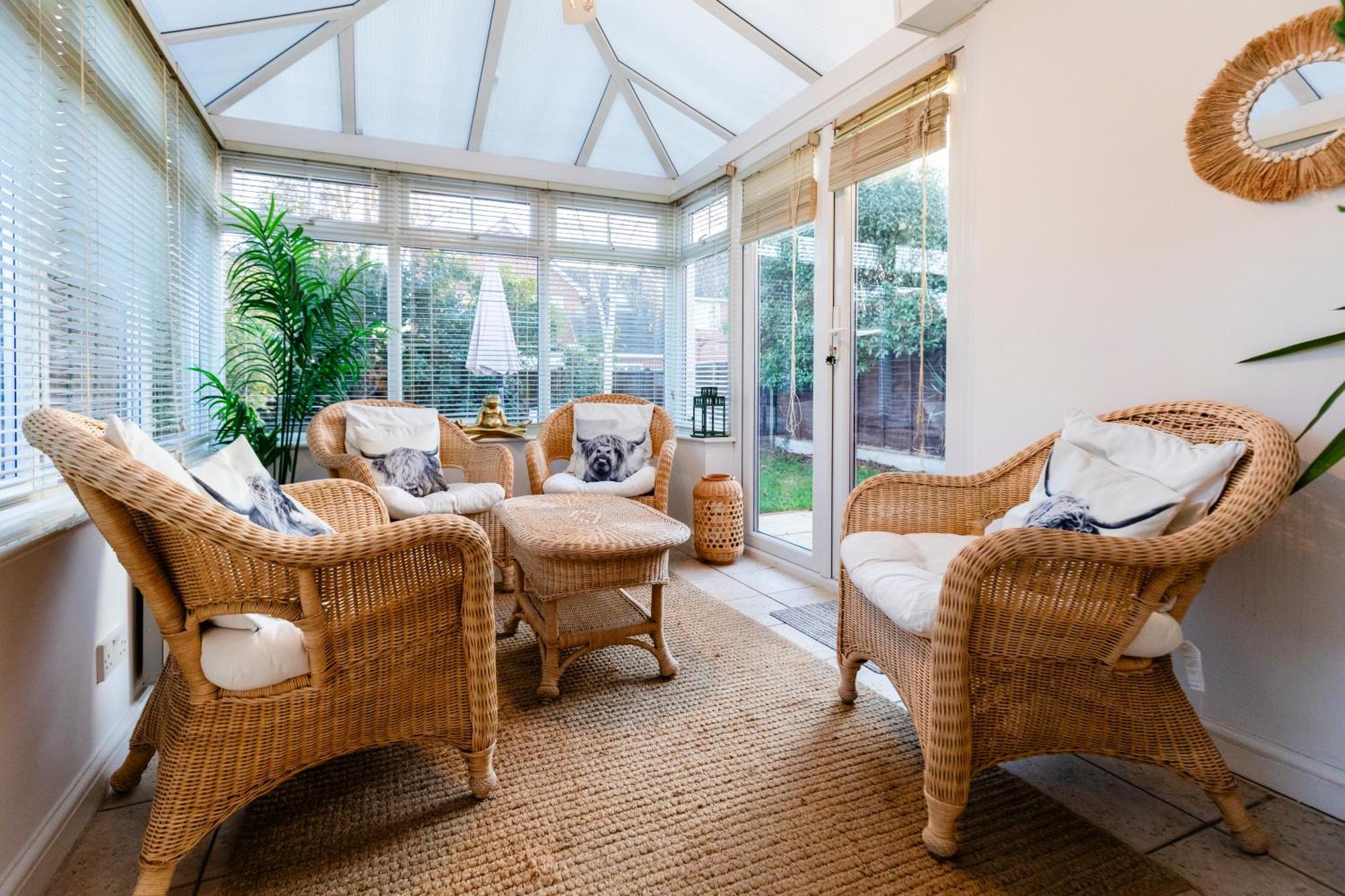 Chichester Retreat House With Free Parking Exteriör bild