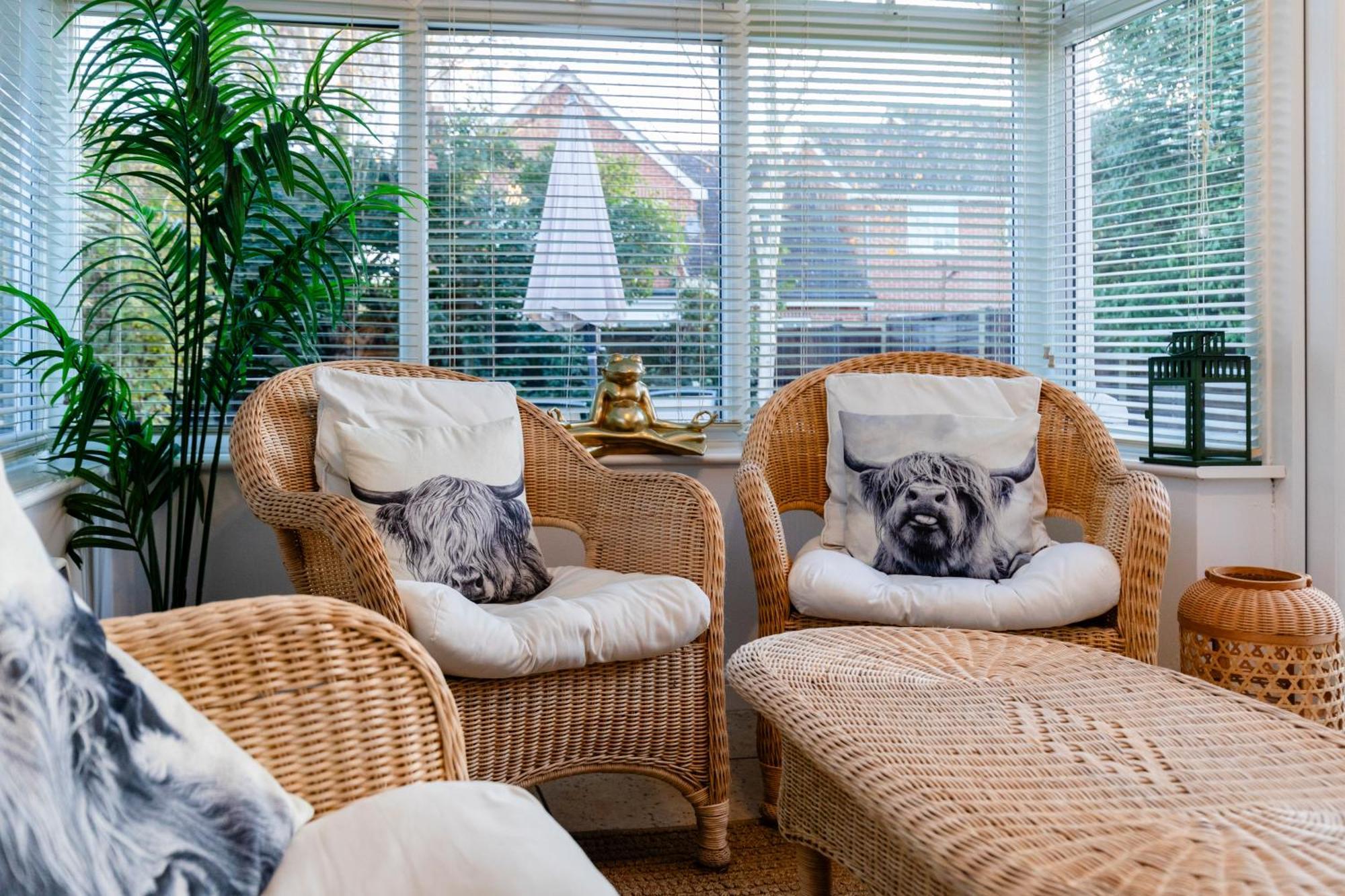 Chichester Retreat House With Free Parking Exteriör bild
