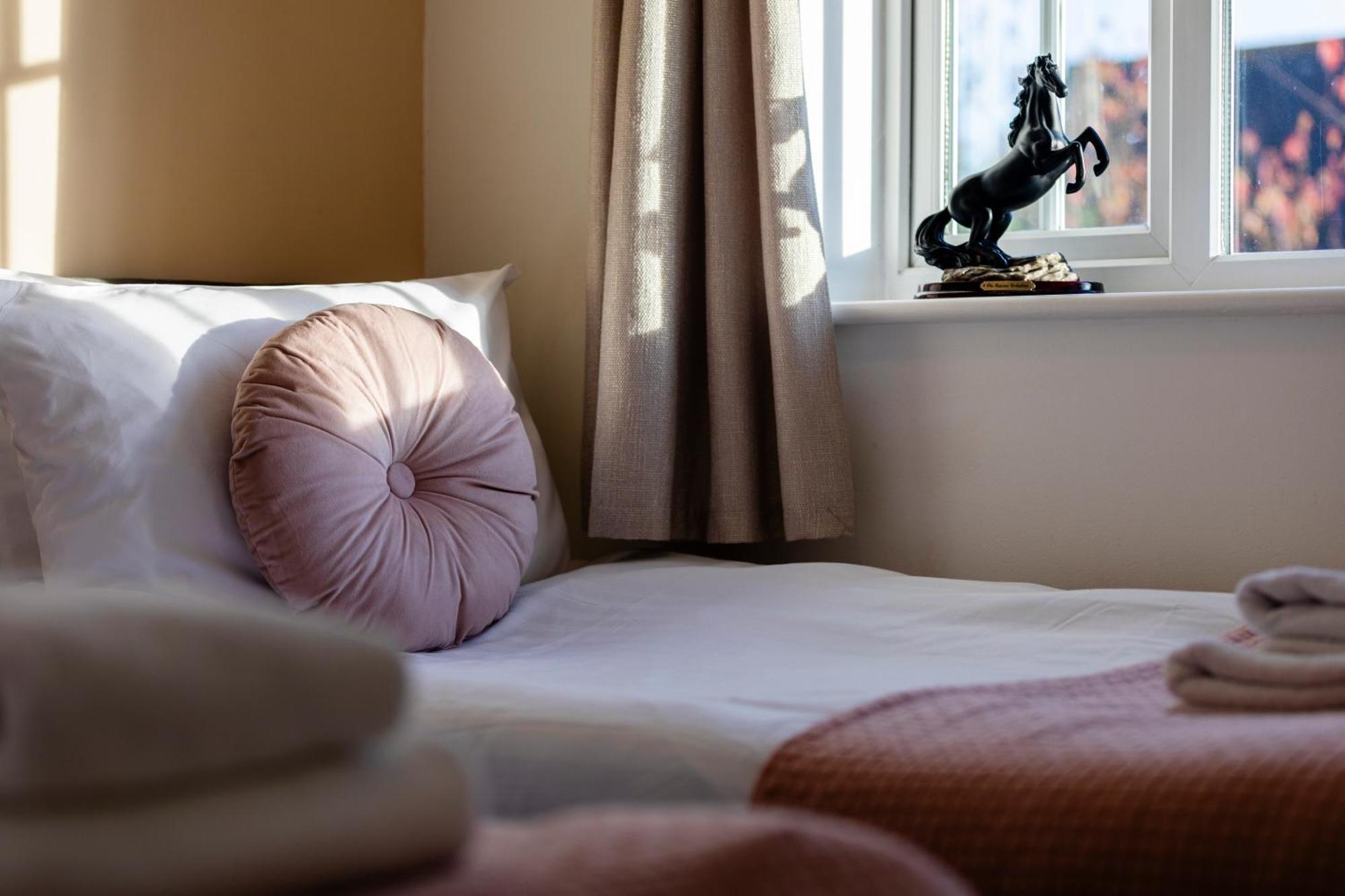 Chichester Retreat House With Free Parking Exteriör bild
