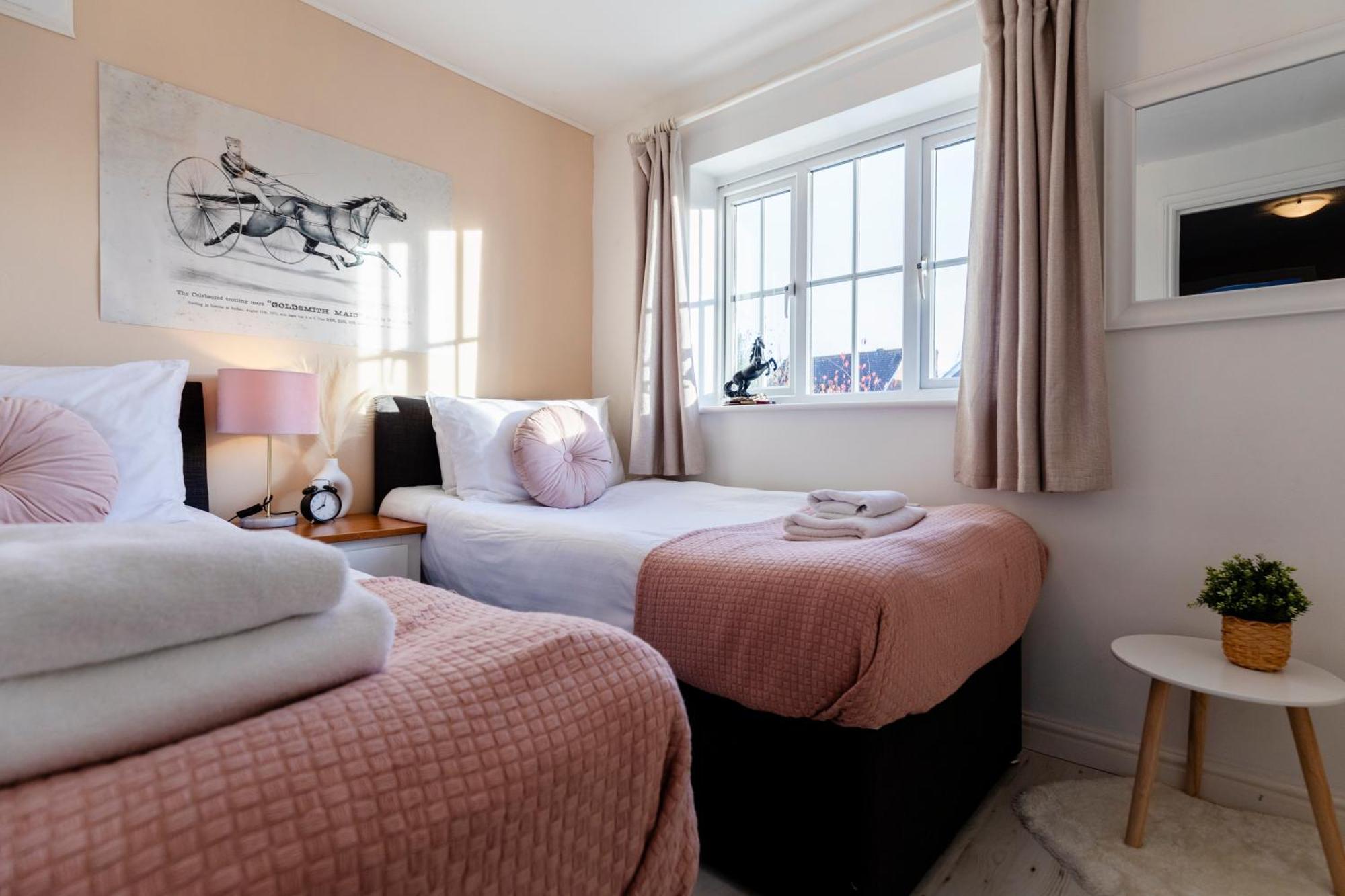 Chichester Retreat House With Free Parking Exteriör bild