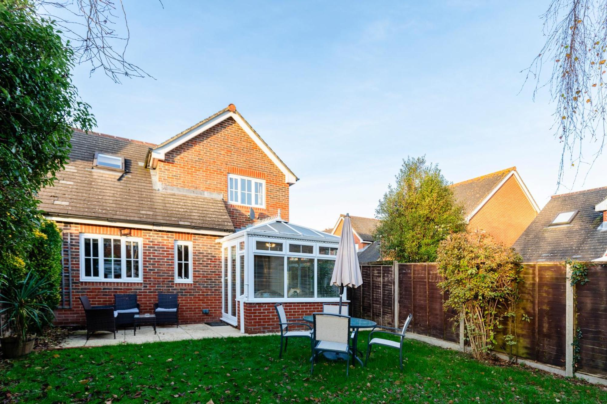 Chichester Retreat House With Free Parking Exteriör bild