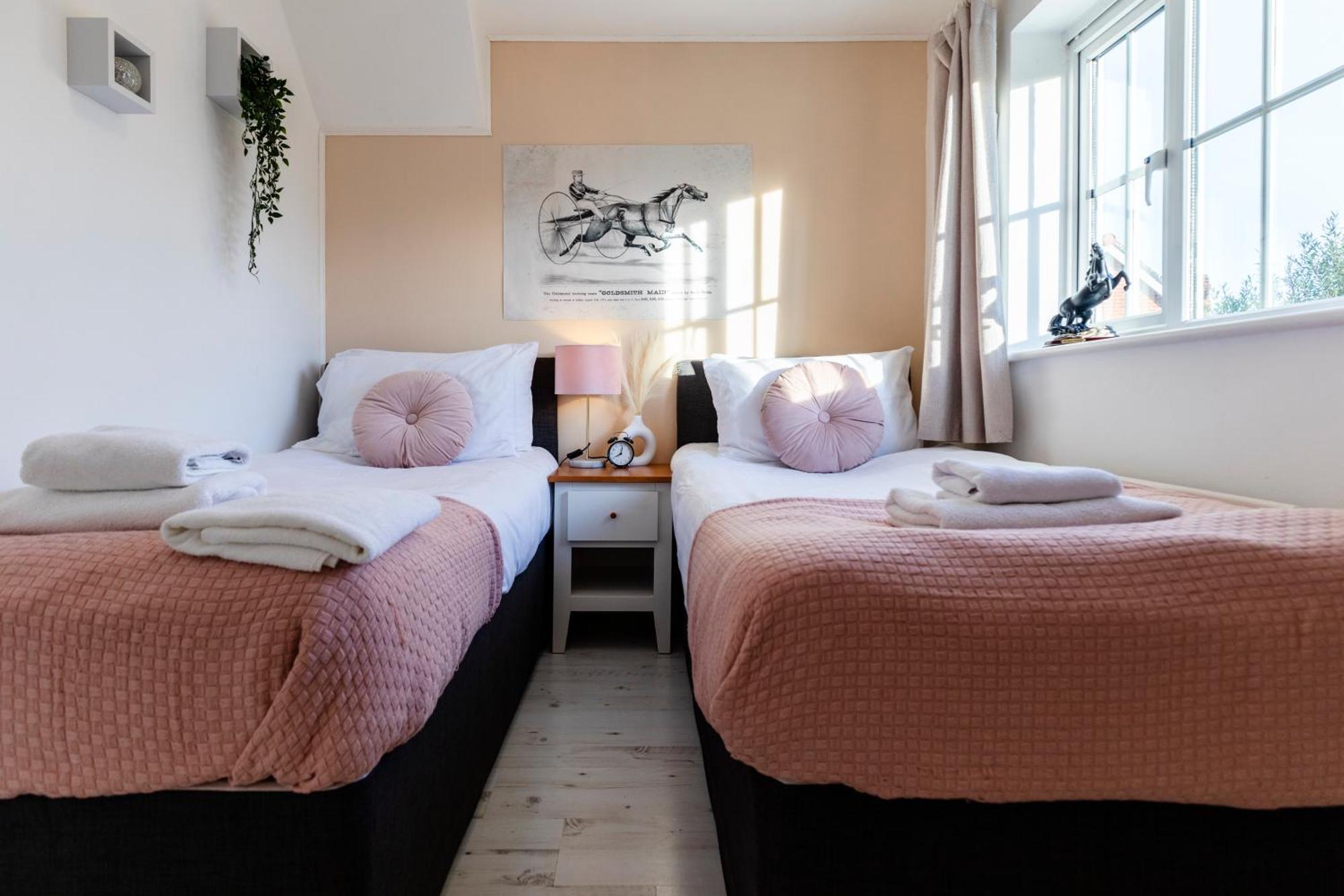 Chichester Retreat House With Free Parking Exteriör bild